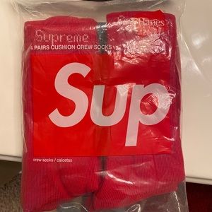 Supreme socks brand new